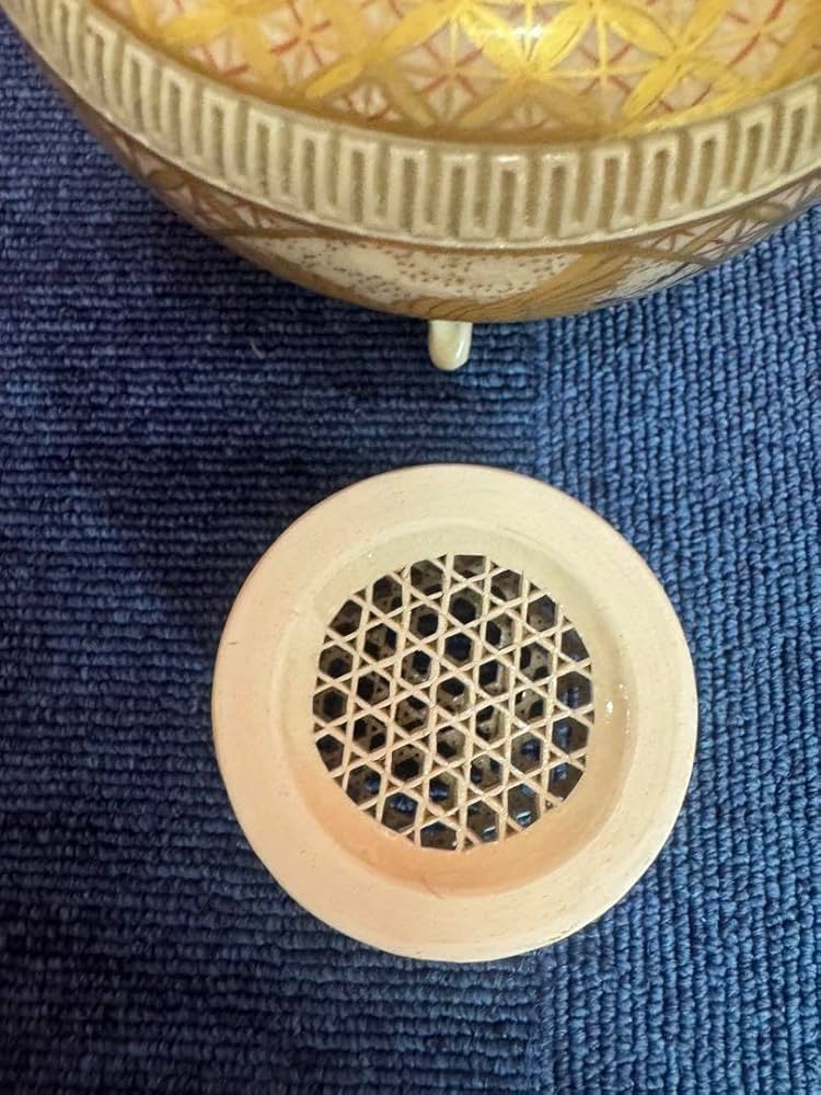 Amazon｜1692 薩摩焼 田の浦窯 仁楓 透かし彫り 鶴文 香炉｜仏壇用香炉