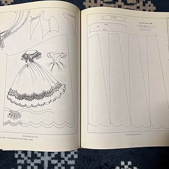 Amazon.co.jp: ビクトリアンドレスパターンブック製図 : おもちゃ