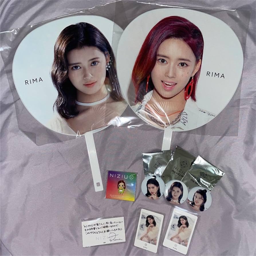 Amazon.co.jp: NiziU リマ RIMA セット売り 缶バッチ トレカ うちわ
