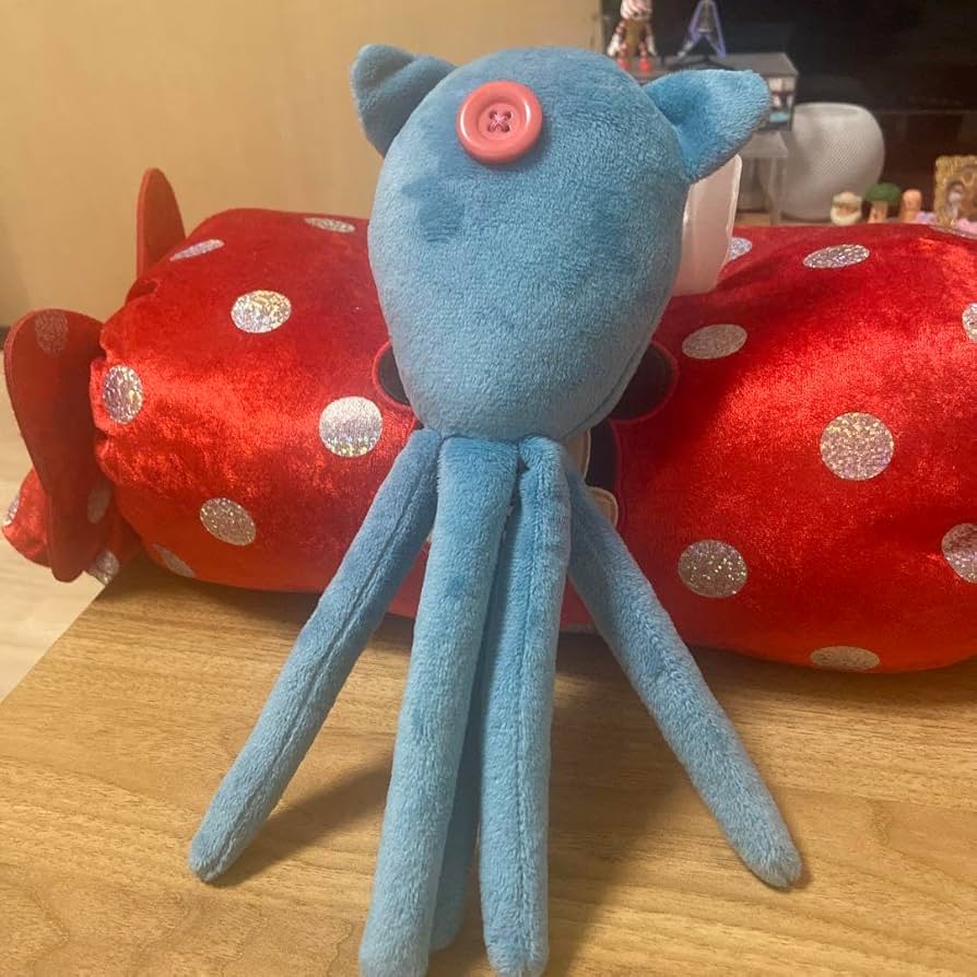 Amazon.co.jp: コララインとボタンの魔女 イカのぬいぐるみ : おもちゃ