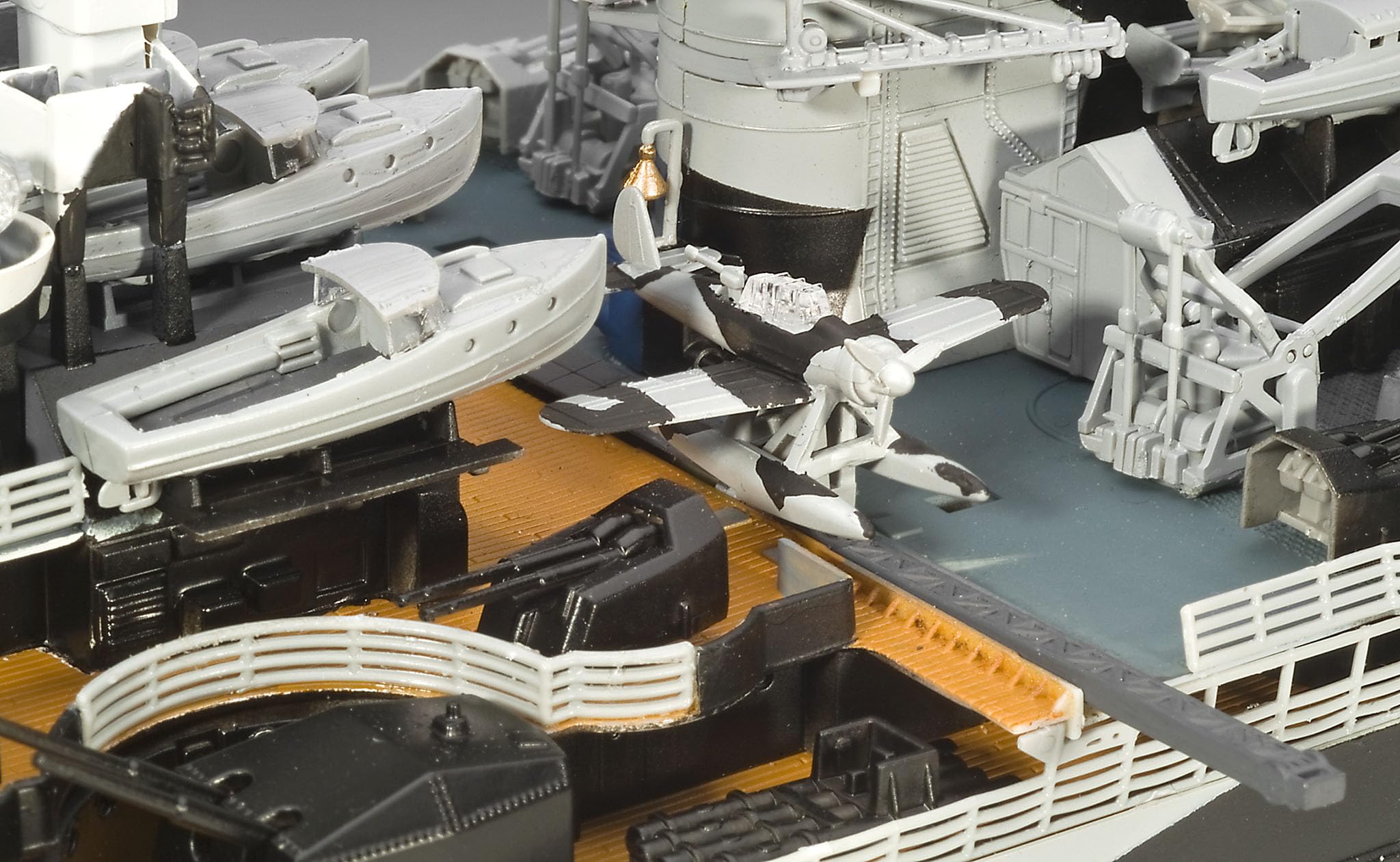 Amazon | ドイツレベル 1/350 ドイツ戦艦 テルピッツ プラモデル