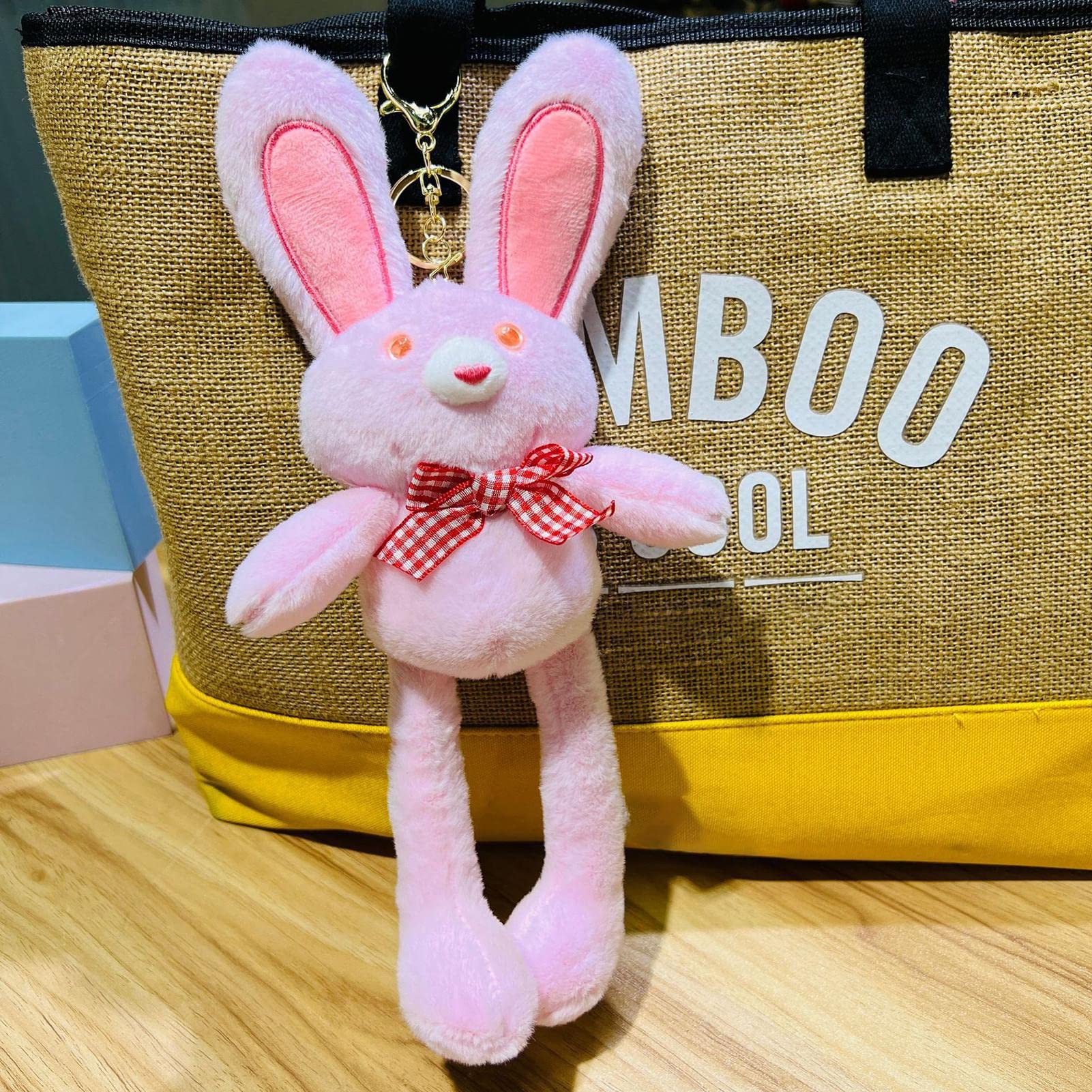 Amazon.co.jp: イースターバニーのぬいぐるみ - 耳を引っ張るうさぎの