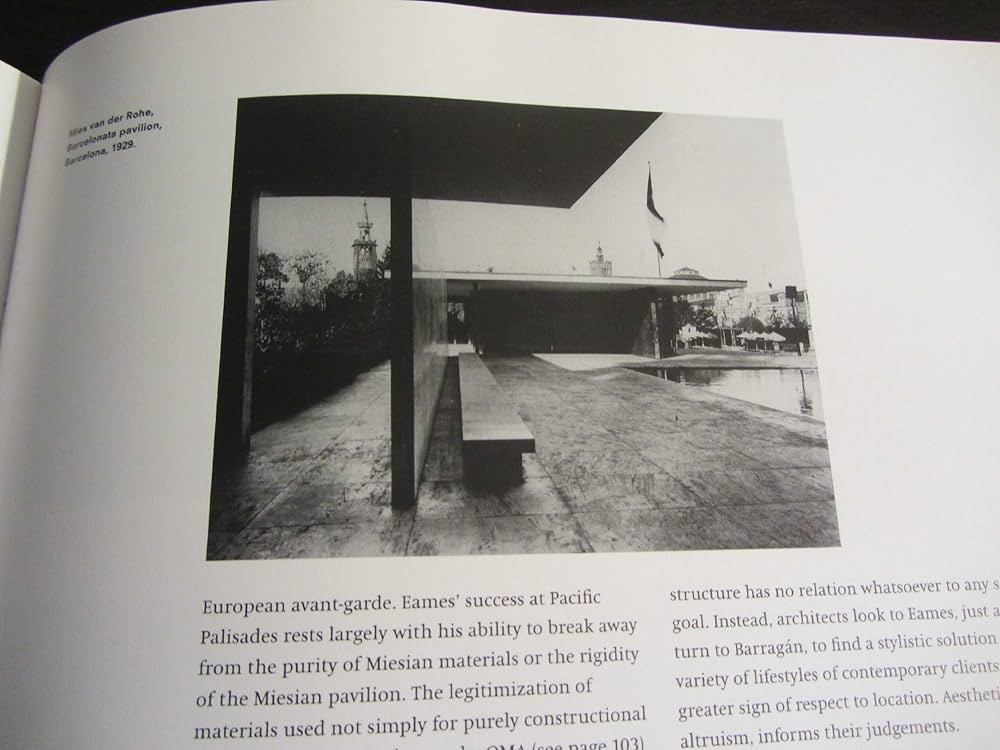 Amazon.co.jp: Modern House : Welsh, John: Foreign Language Books