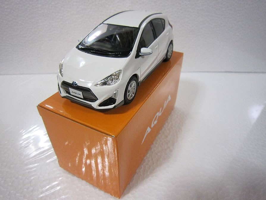 トヨタ新型 AQUA 1/30 ミニカー ホワイト Amazon | 1/30 ミニカー 新型