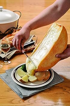 Amazon | 花畑牧場 ラクレットハーフカット 約2.3kg | 花畑牧場