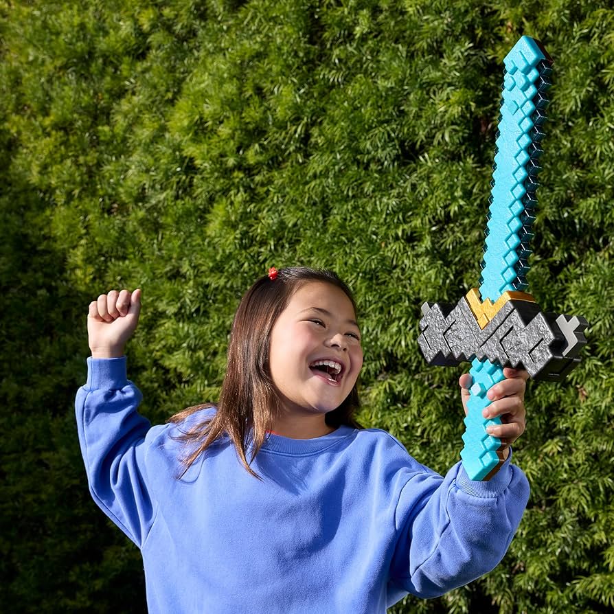 Amazon.co.jp: MINECRAFT JFR72 The Movie Transforms Weapons in