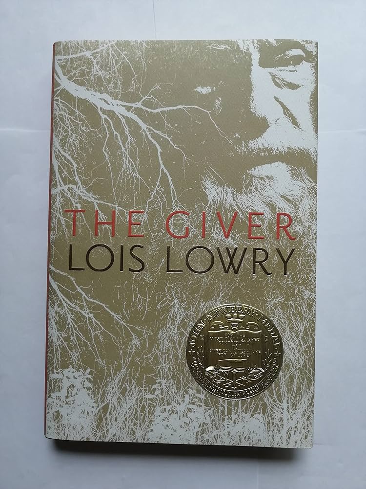 Amazon.com: The Giver (Giver Quartet): 9780547995663: Lowry, Lois