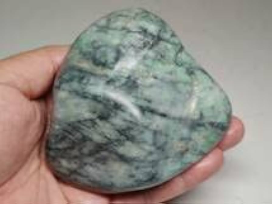 Amazon.co.jp: 黒緑 556g 翡翠 原石 ヒスイ 鉱物 鑑賞石 糸魚川 水石