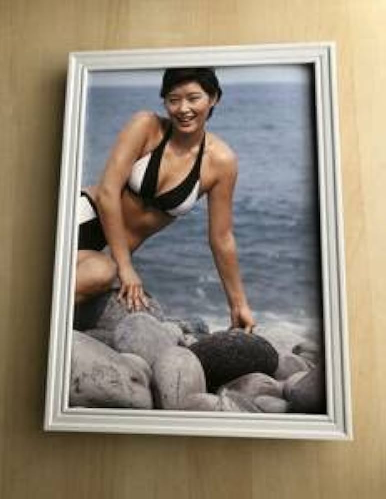 Amazon | kj 額装品 夏目雅子 グラビア セクシー ビキニ 写真 A4サイズ