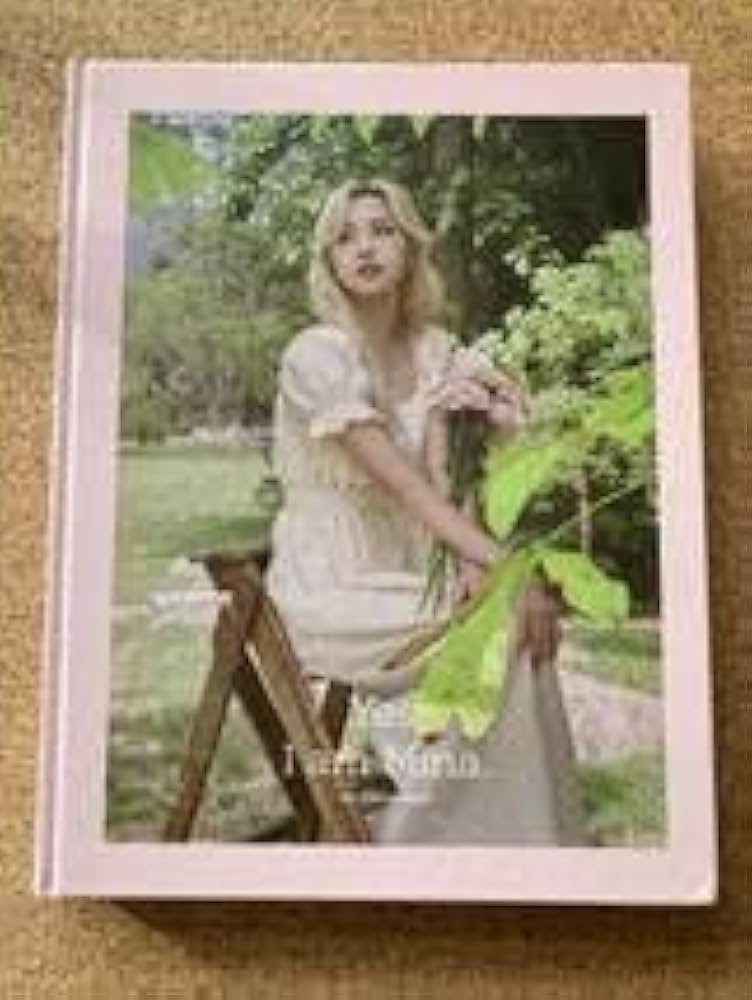 Amazon.co.jp: TWICE Mina - Yes, I am Mina. 1ST PHOTOBOOK (PinkVer