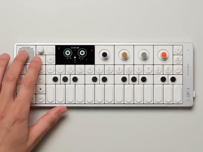Amazon | Teenage Engineering OP-1 field プロ向けシンセサイザー