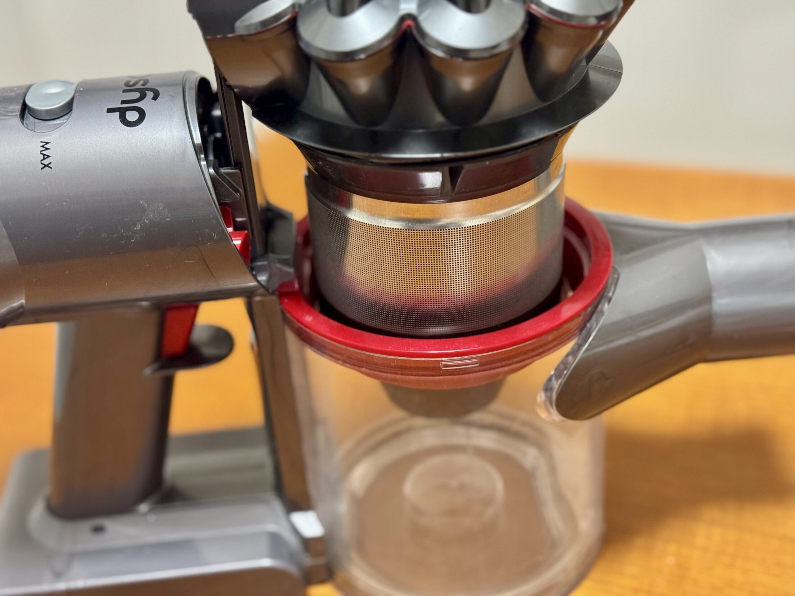 dyson V7 サイクロン掃除機 全て分解掃除して新品同様に綺麗になり