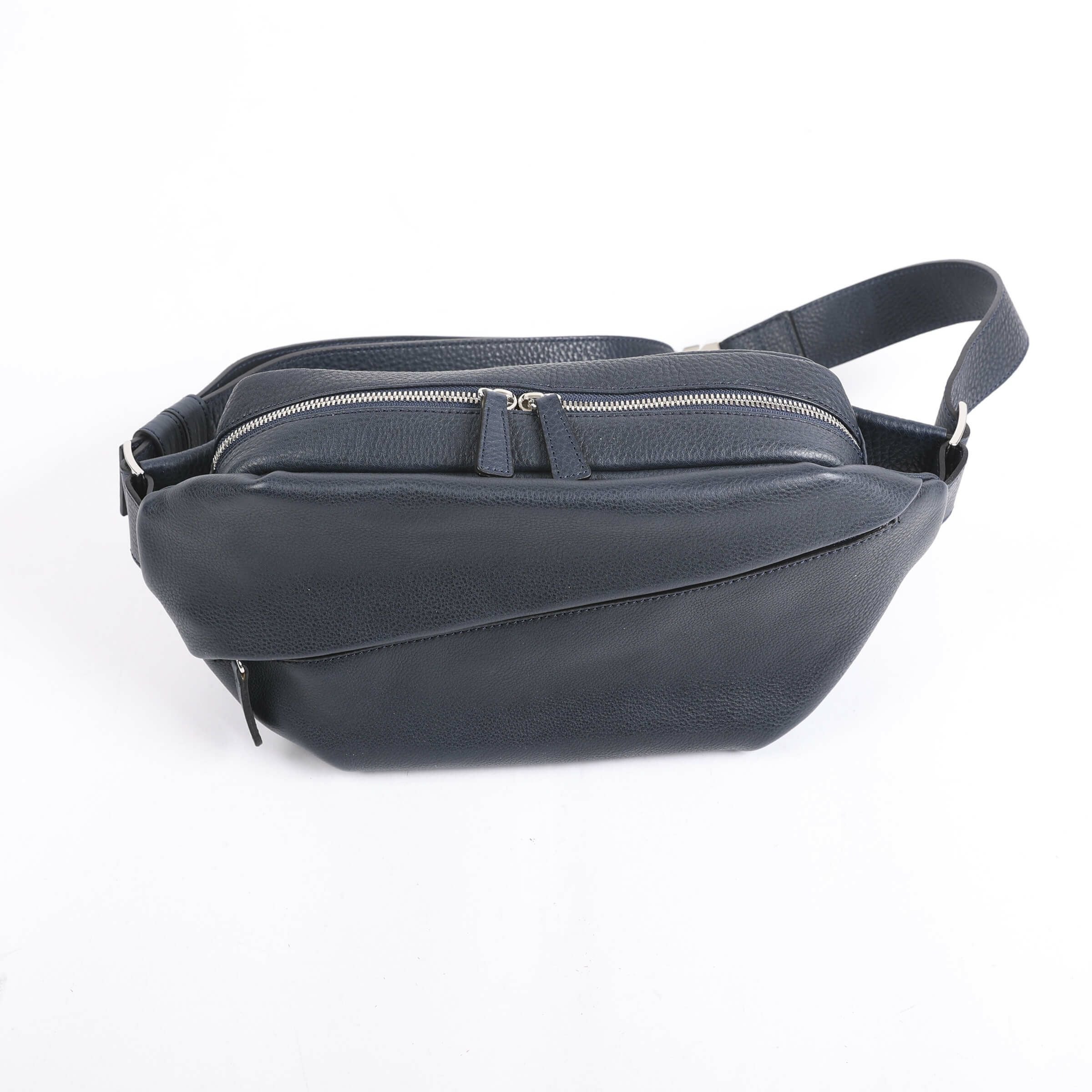 万双のショルダーバッグ