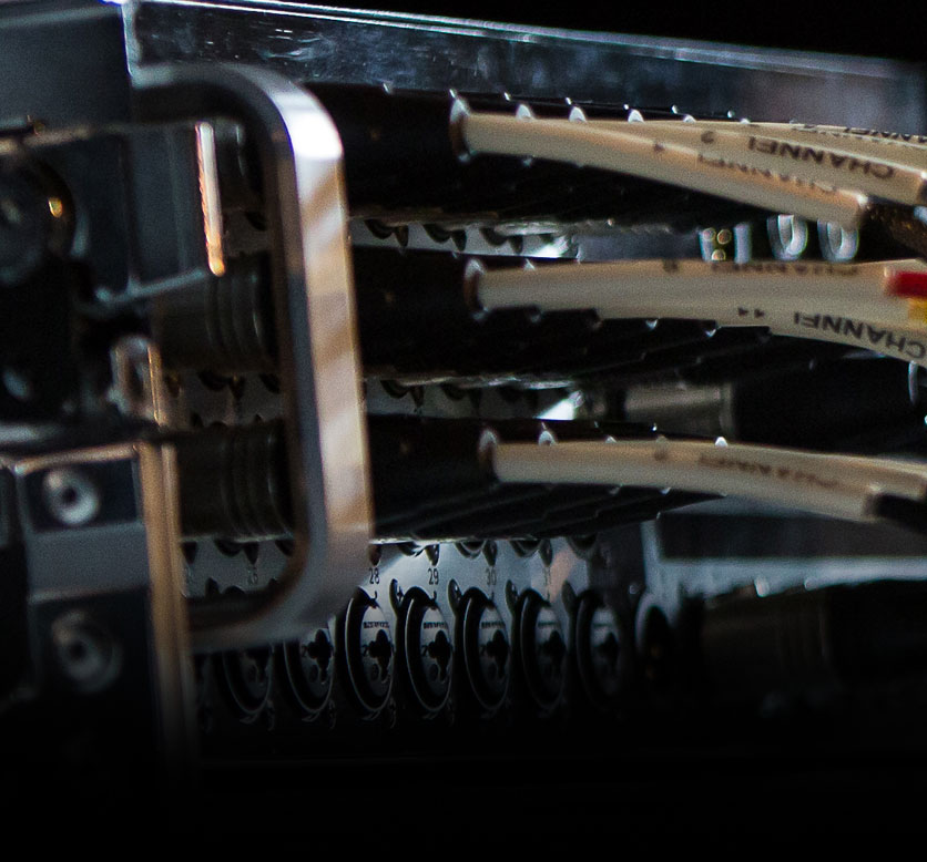 Mackie DL16SE 16チャンネルラックマウントデジタルミキサー | MACKIE