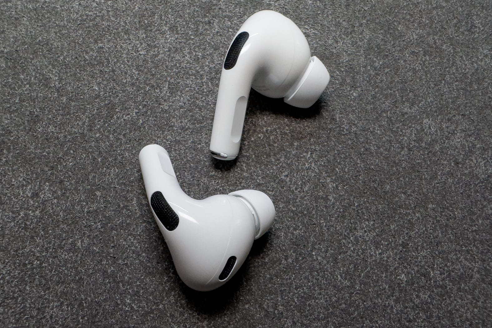 Apple AirPods Pro 2nd Generation 2022 REVIEW - MacSources