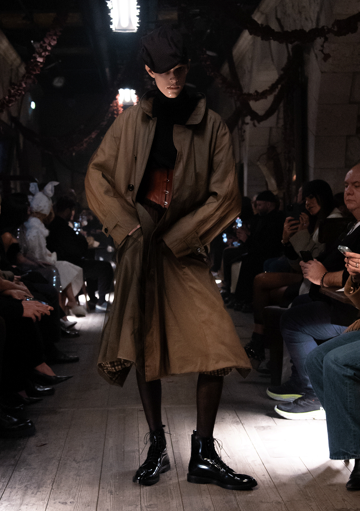 1920年代のブラッスリーを舞台に繰り広げられたメゾン マルジェラの