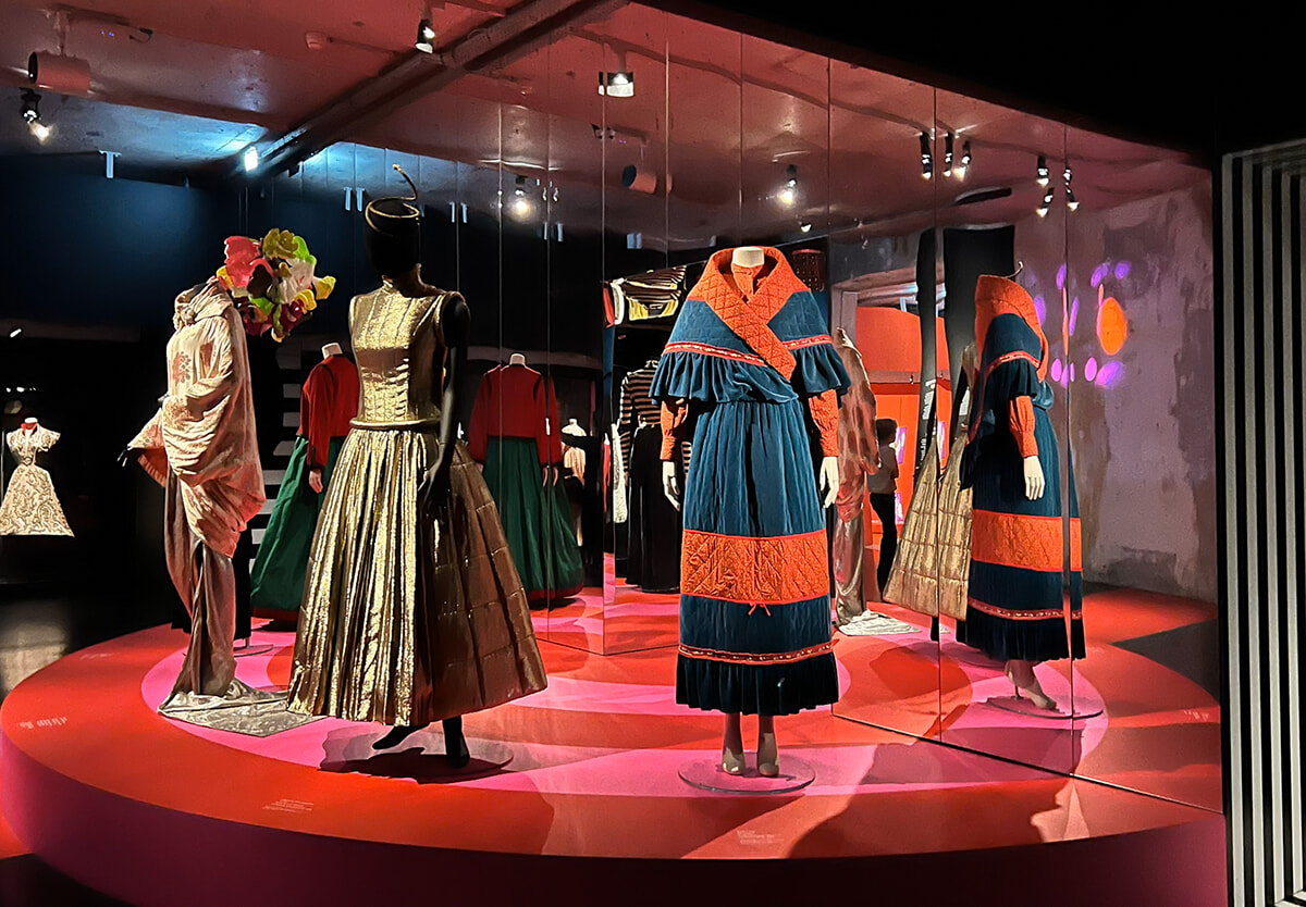 アールヌーボーからアールデコ期、時代を駆け抜けたクチュリエ『ポール