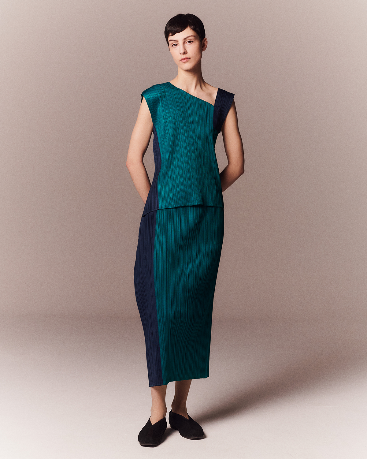 一本の糸から始まったプリーツ プリーズ イッセイ ミヤケ。創造の原点