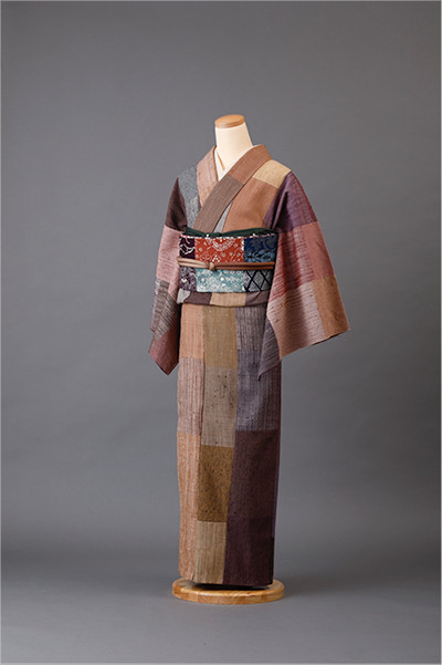 伝説のきもの作家、浦野理一の布をリメイクして展示。｜Fashion