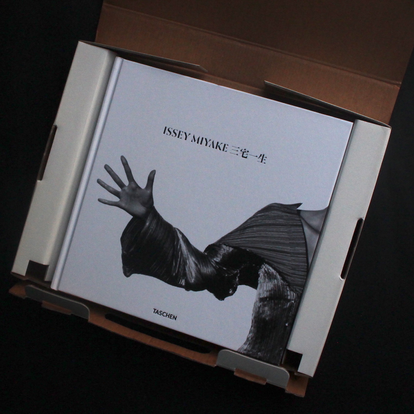 Issey Miyake 三宅一生 - 三宅 一生 / Issey Miyake