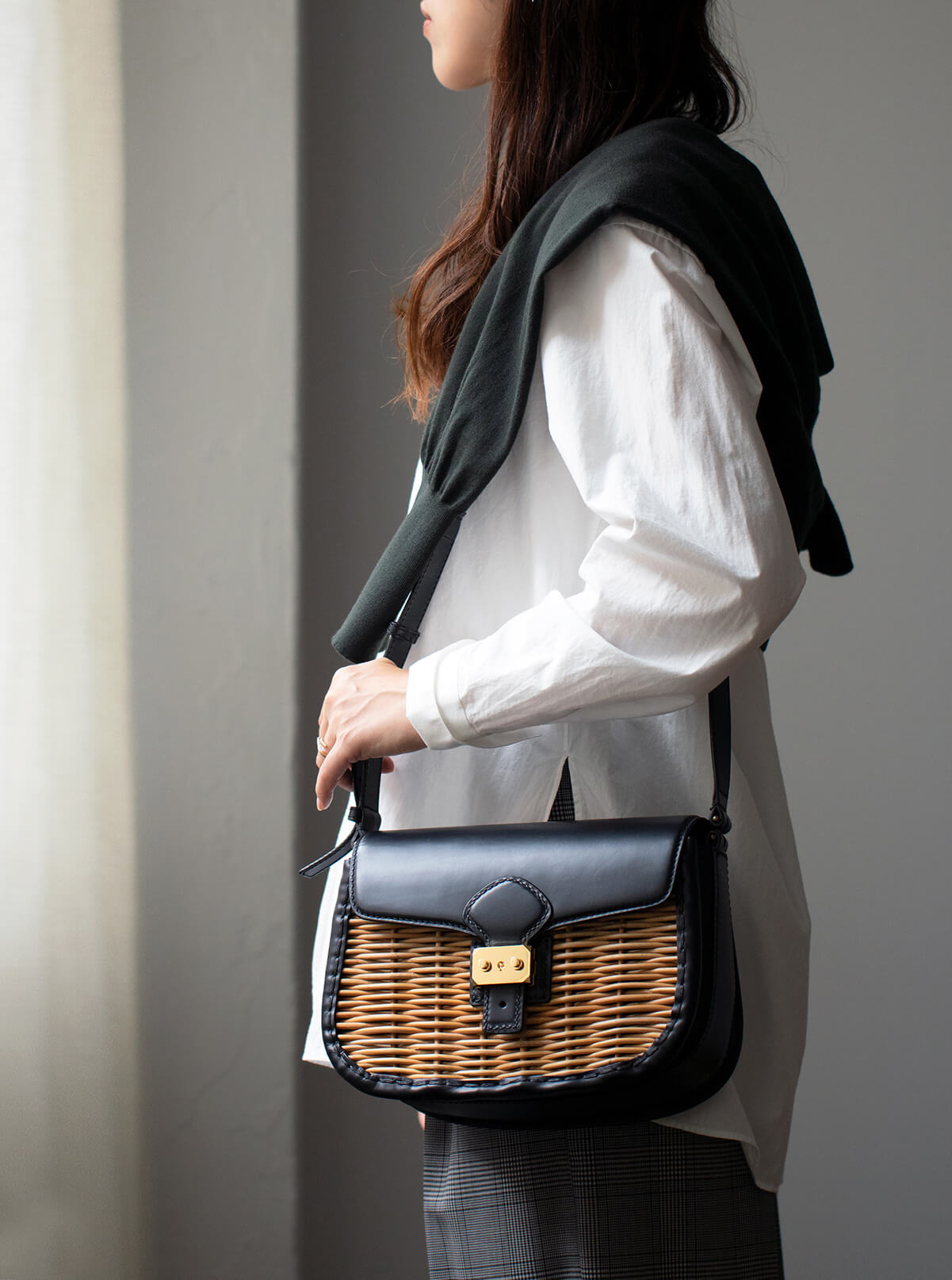 ebagos カーフ・ショルダーバッグ（ラウンドショルダー） BLACK