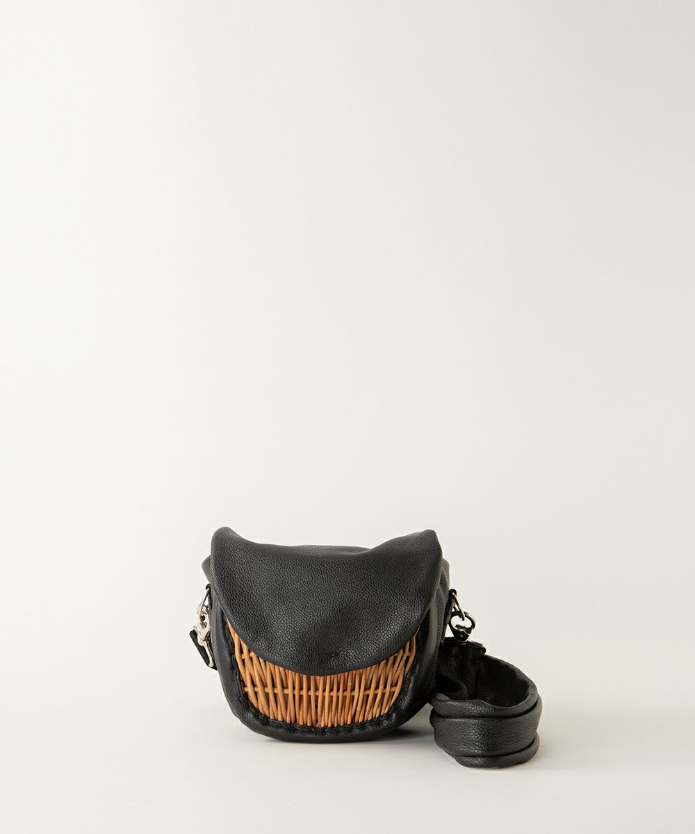 ebagos フニュ シュリンク・ボディバッグS (マロングラッセ） 籐ポケ