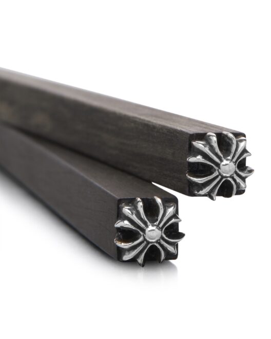 シルバーアクセサリーの「クロムハーツ」からなんと”お箸”が発売！お