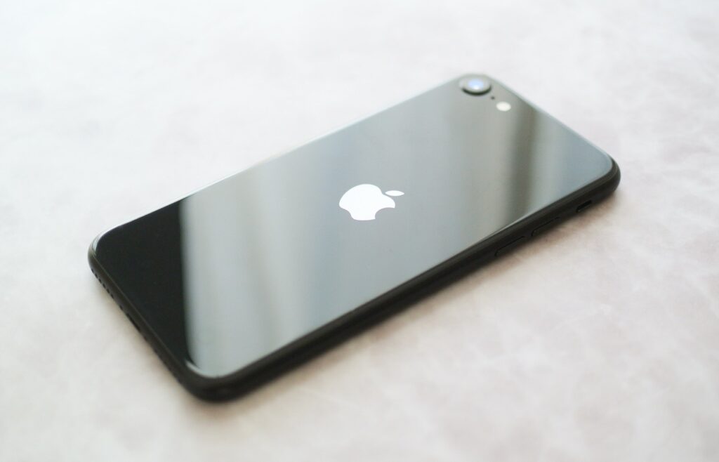 2025年】iPhone SE（第2世代）実機レビュー｜今でも人気の理由を徹底