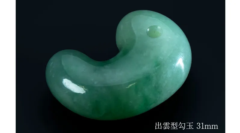 工房製作 金山谷産糸魚川ヒスイ 出雲型勾玉 販売決定！！ - 石の音ブログ