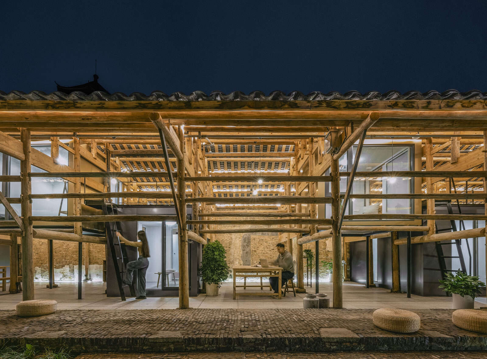 既存を壊さず挿入する空間再生プロジェクト〈磁器工房プラグイン