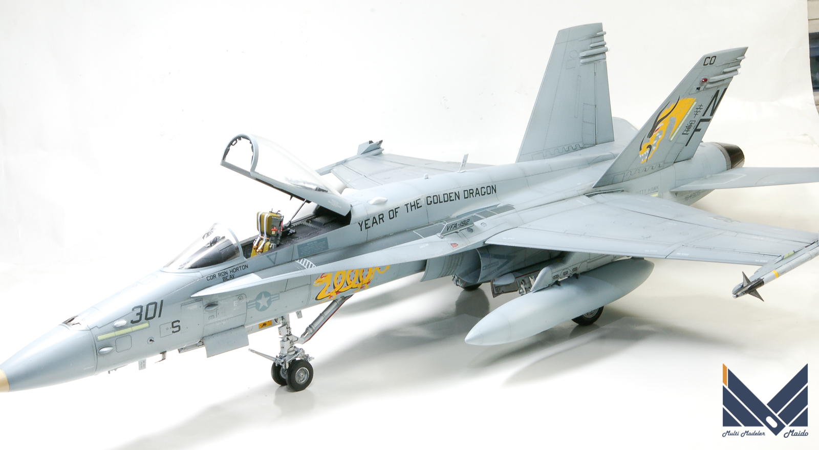 アカデミー 1/32 F/A-18C ホーネット 完成品Academy | 模型工房M
