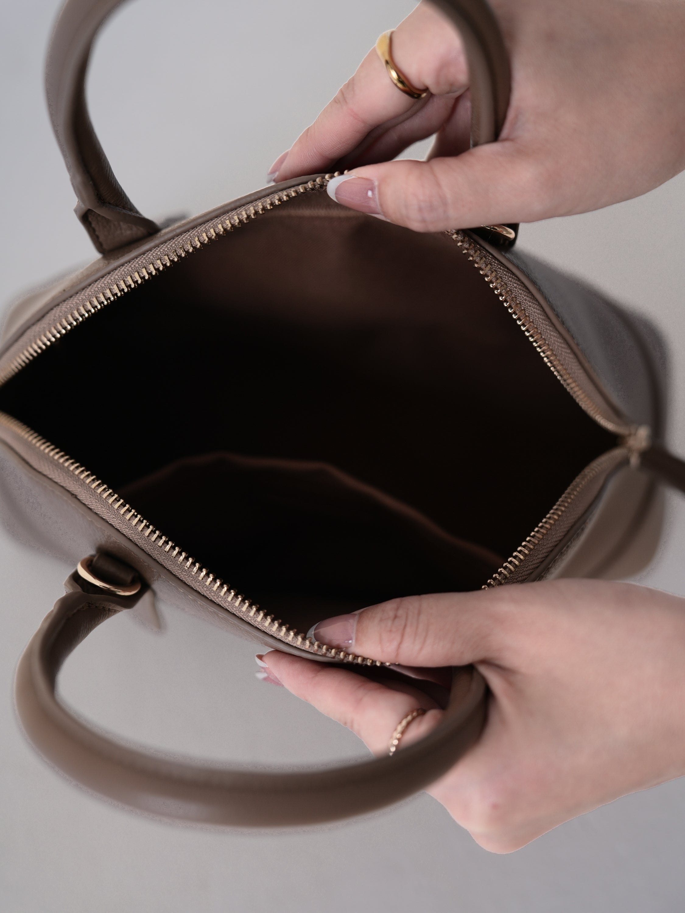 2WAYエコレザーミドルボストンバッグ【リサイクルポリエステル