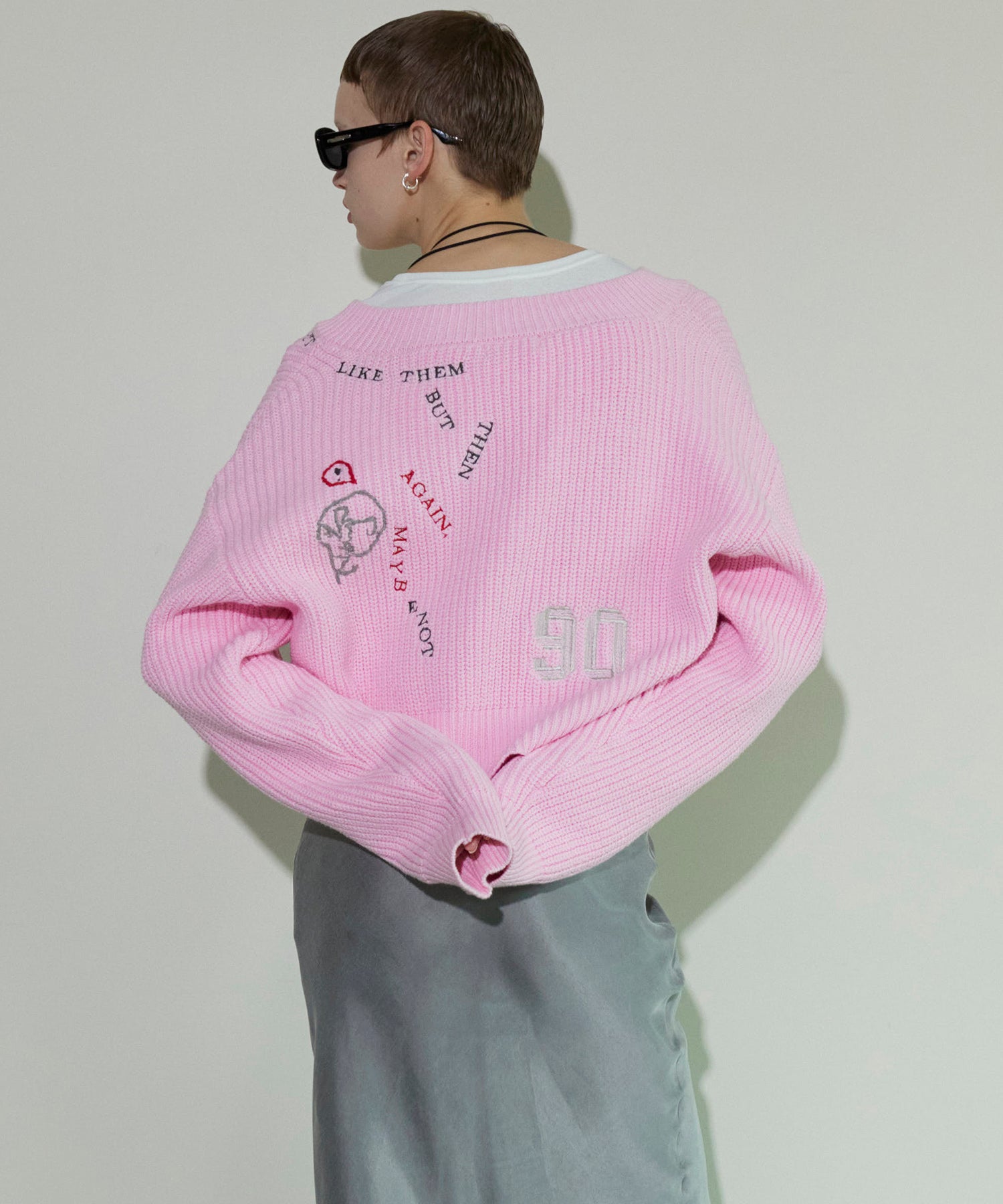 SALE】V-neck Embroidery Knitwear