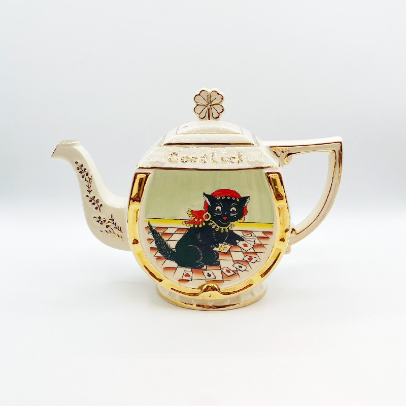 幸運の黒猫はじめラッキーアイテム満載のGood Luck Tea Pot Arthur