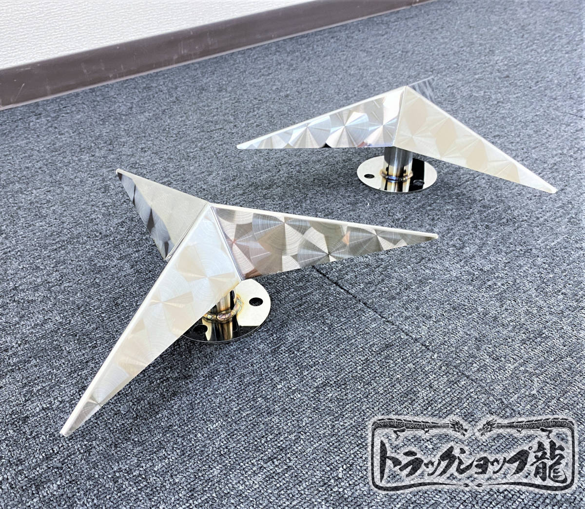 鱗柄ステンレス 【16インチ】 ベンツ型 ホイールスピンナー 3穴 2個