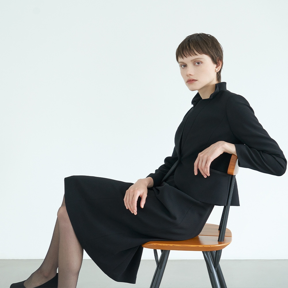 HIROMI YOSHIDA Black 1203423]フリルカラージャケット×ペプラム前開き