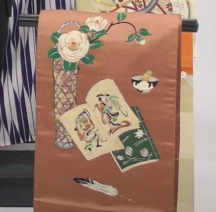 中古】正絹 アンティーク名古屋帯 茶色 繻子 本 椿 刺繍 動画番号30611