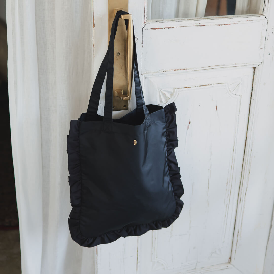 フリルトートバッグ(BLACK) | すべての商品 | UN MINOU