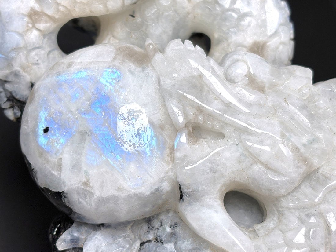 レインボームーンストーン 龍彫刻 /Rainbow Moon Stone