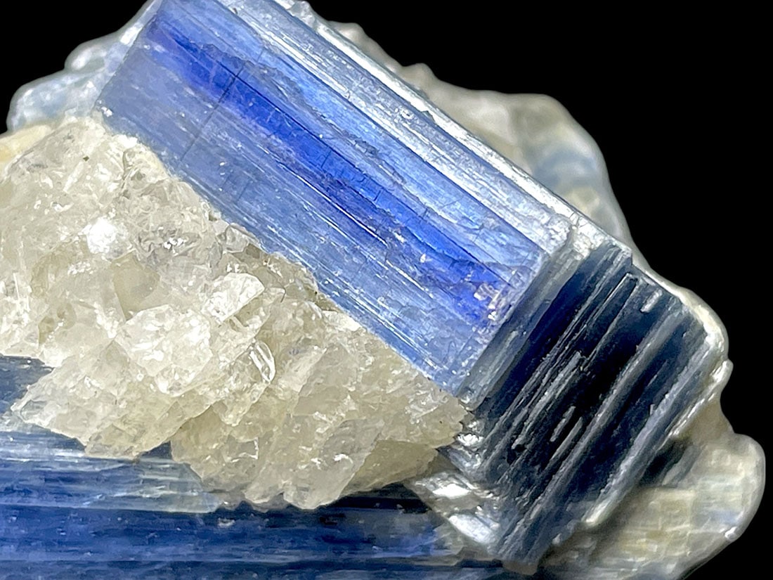 ブラジル産 カイヤナイト