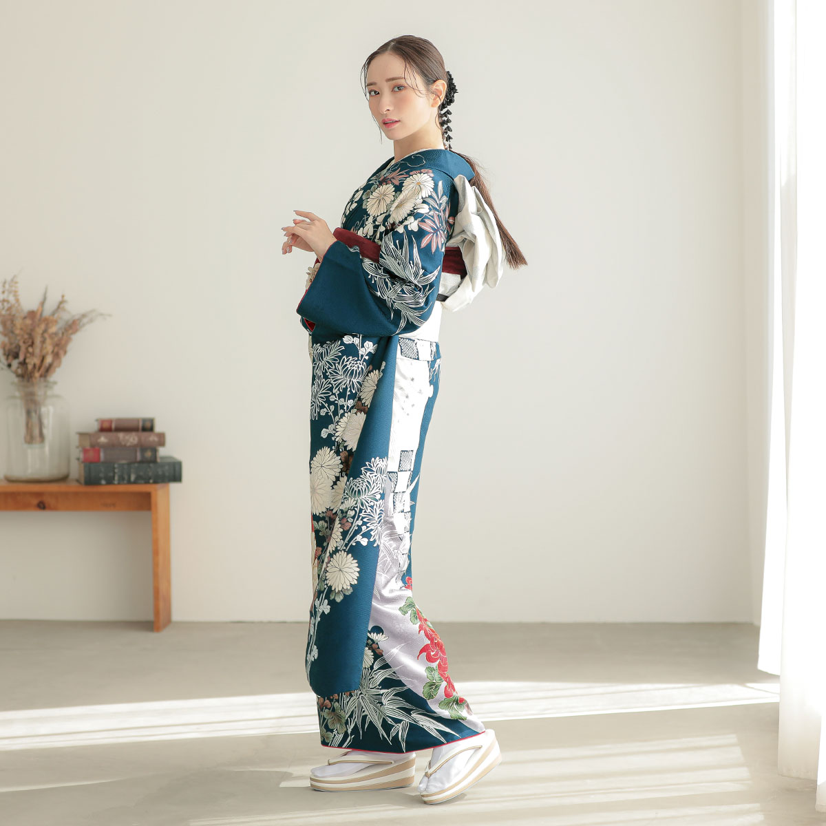 鉄紺 菊牡丹に笹（【振袖・袋帯・長襦袢のセット商品】） | FURISODE