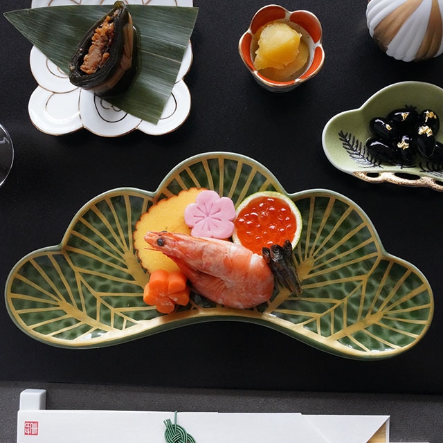 有田焼 錦茶緑金松葉形 前菜皿 ｜ 四季折々のおしゃれな和食器通販