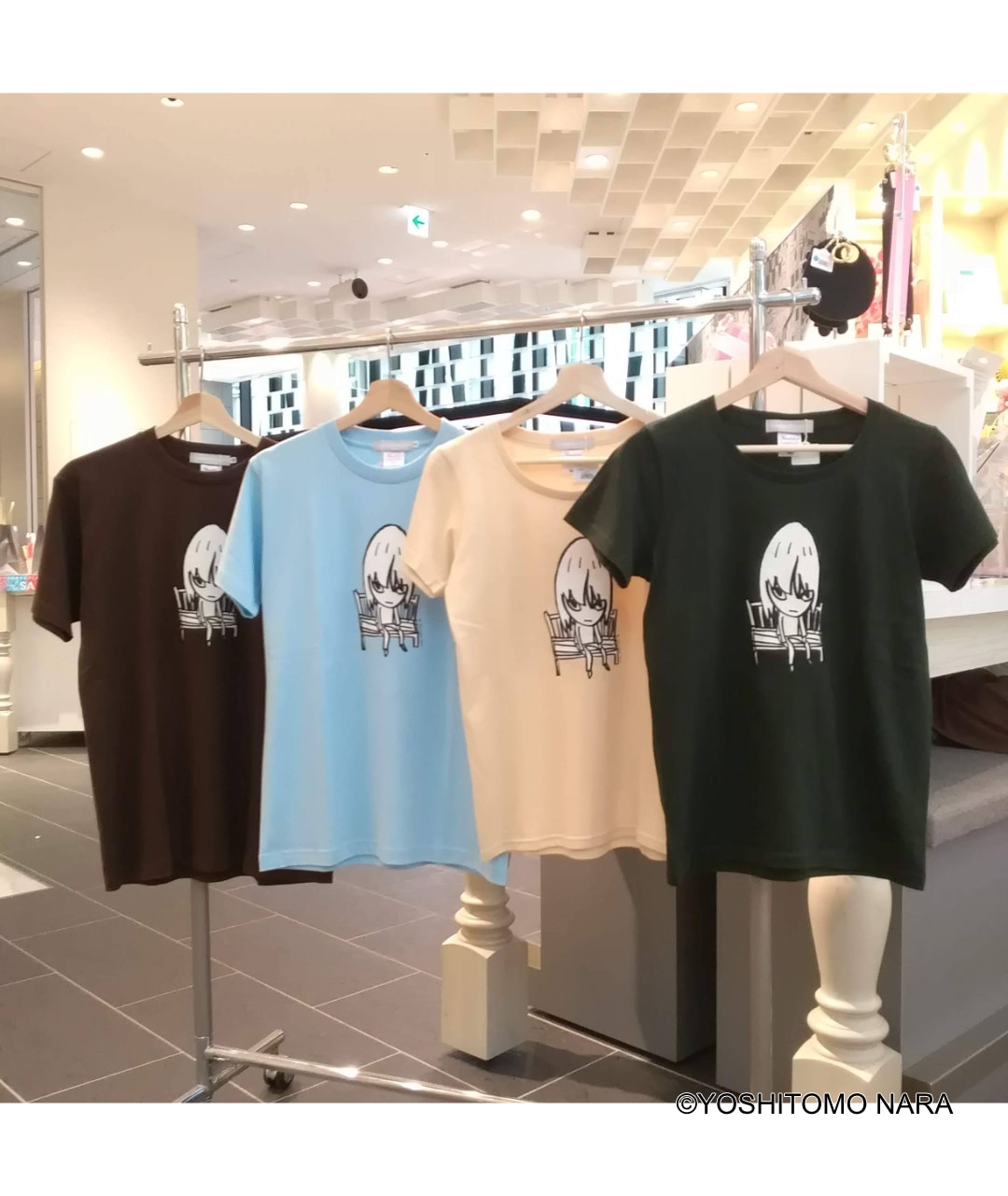 奈良美智 Tシャツ [Bench(ナチュラル)]｜ラムフロム - アートグッズ