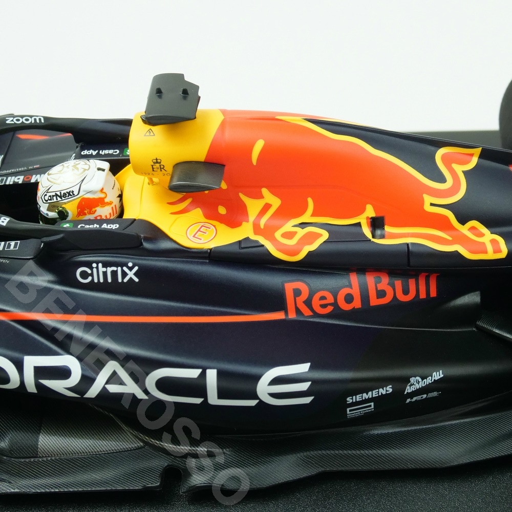 MINICHAMPS 1/18スケール オラクル レッドブル レーシング RB18 M