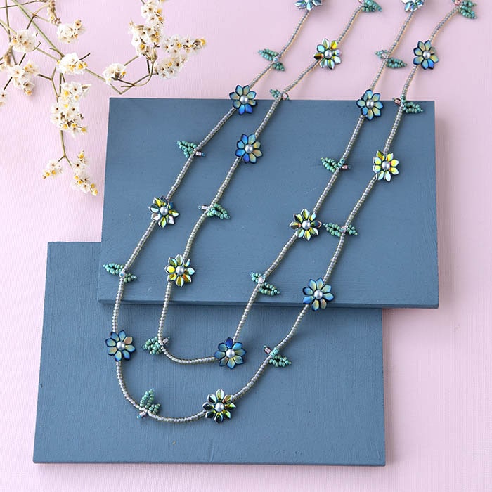 ゲッコのフラワーネックレス 【作家：松本麻紀子(Seed Beaders