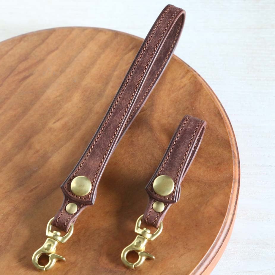 サイズの選べるレザーストラップ ダークブラウン | Key holder