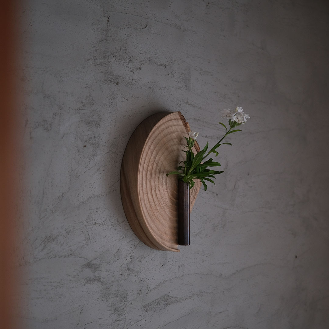 くすのきと銅の壁掛け花入れ/一点もの | DOUBLE = DOUBLE FURNITURE