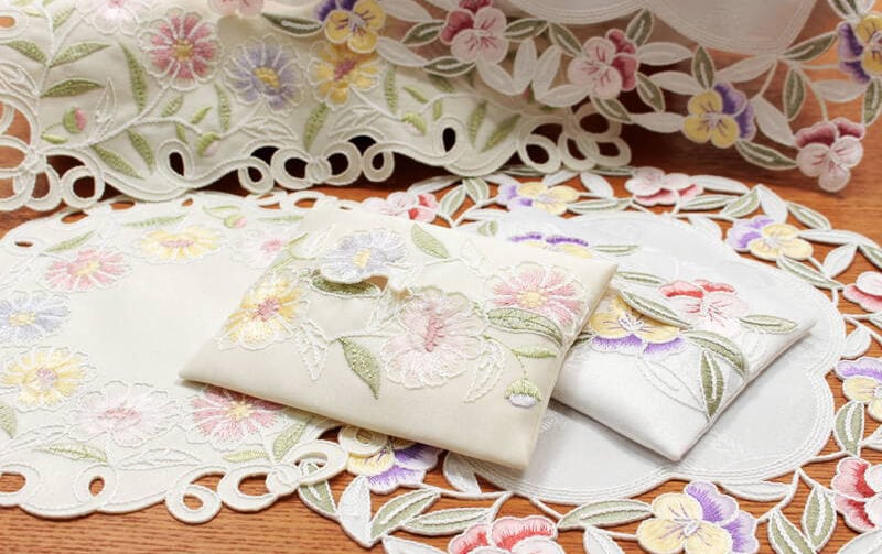 花のコード刺繍 ドイリー 約20cm｜インテリアレース・テーブルクロス