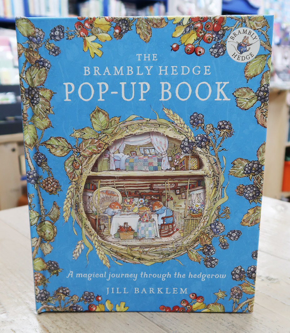 立体しかけ絵本 The Brambly Hedge ～のばらの村のものがたり