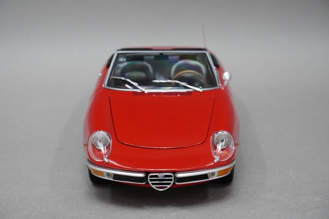 1/18 ミニチャンプス 180120930 アルファロメオ 2000 スパイダー 1970
